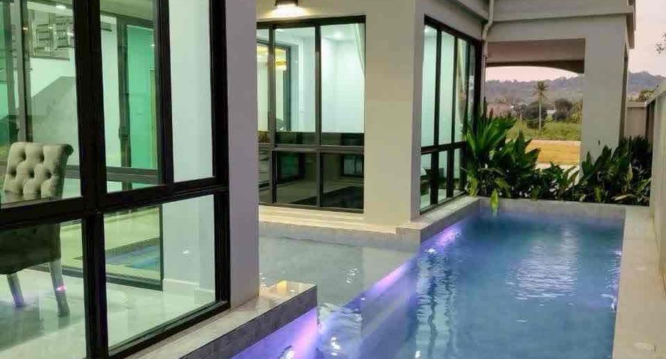 For rent 4 bedrooms villa in Sattahip, Chonburi