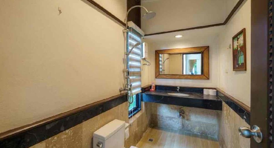 For rent 5 bedrooms villa in East Pattaya, Pattaya
