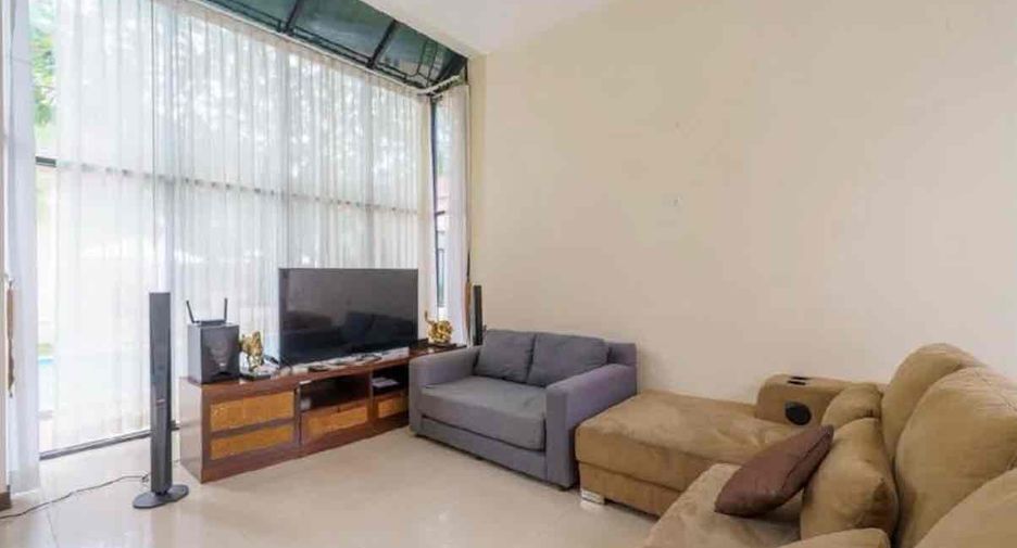 For rent 5 bedrooms villa in East Pattaya, Pattaya