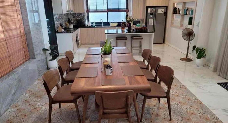 For rent 5 bedrooms villa in East Pattaya, Pattaya