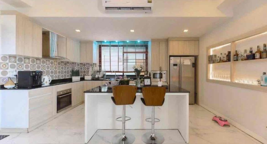 For rent 5 bedrooms villa in East Pattaya, Pattaya