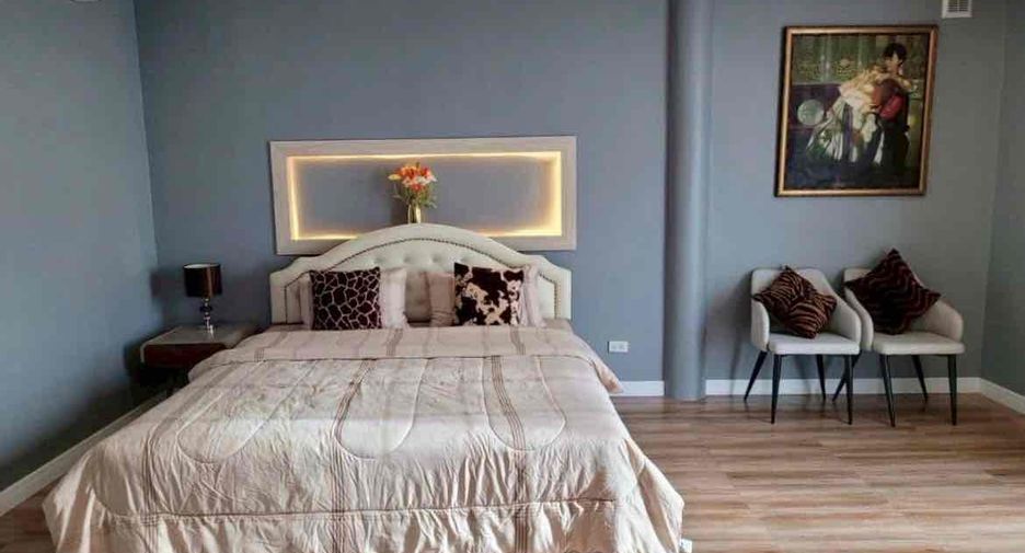 For rent 5 bedrooms villa in East Pattaya, Pattaya