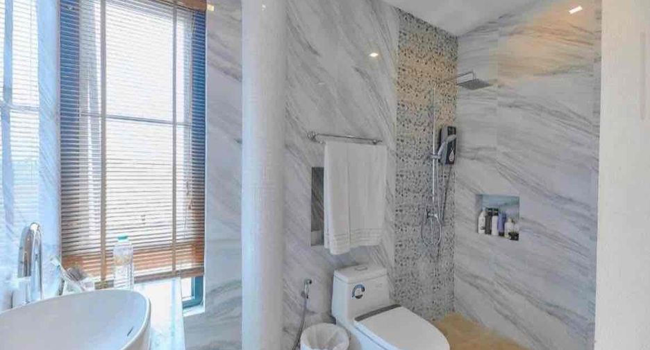 For rent 5 bedrooms villa in East Pattaya, Pattaya