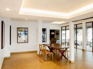 Casa adosada en venta de 4 habitaciones en Huai Khwang, Bangkok