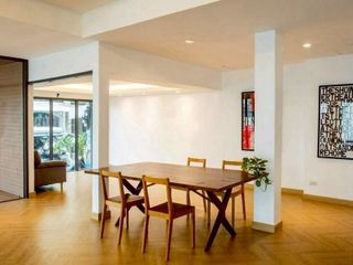 Casa adosada en venta de 4 habitaciones en Huai Khwang, Bangkok