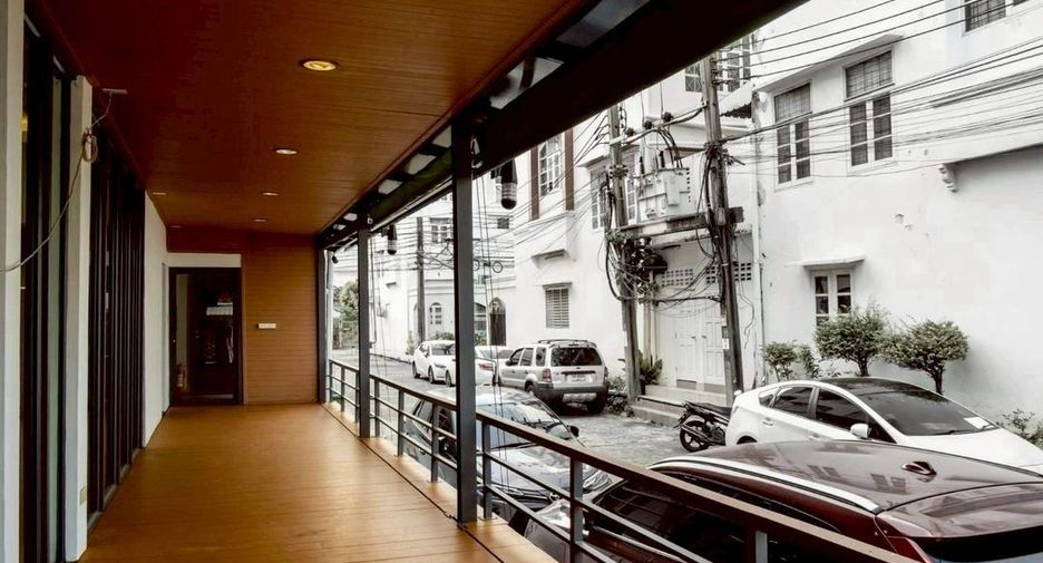 Reihenhaus zum Kauf mit 4 Zimmer in Huai Khwang, Bangkok
