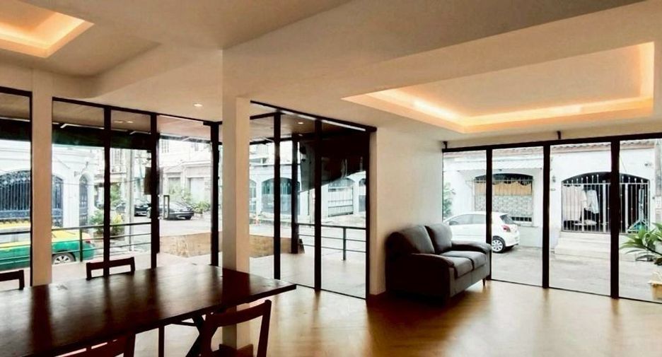 Reihenhaus zum Kauf mit 4 Zimmer in Huai Khwang, Bangkok