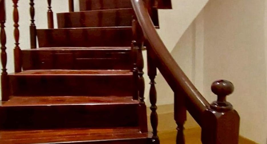 Reihenhaus zum Kauf mit 4 Zimmer in Huai Khwang, Bangkok