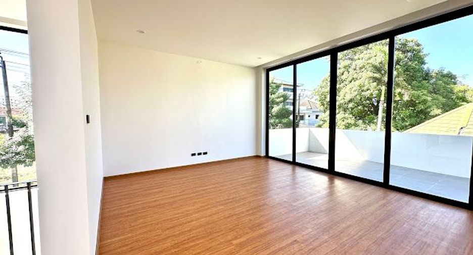 Casa en venta de 4 habitaciones en Prawet, Bangkok
