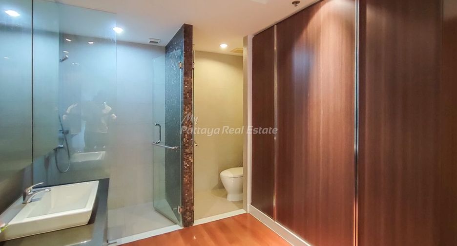 For rent 2 bedrooms condo in Pratumnak, Pattaya