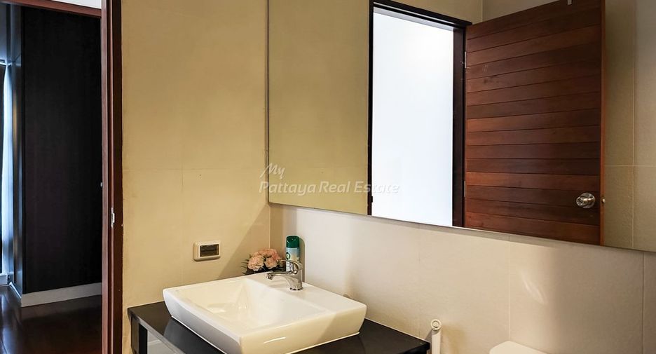For rent 2 bedrooms condo in Pratumnak, Pattaya
