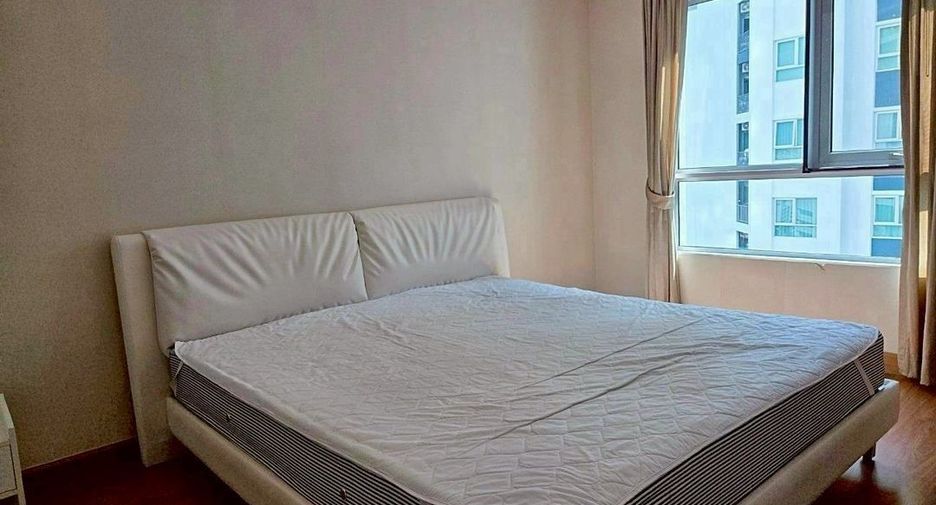 For rent 2 bedrooms condo in Huai Khwang, Bangkok