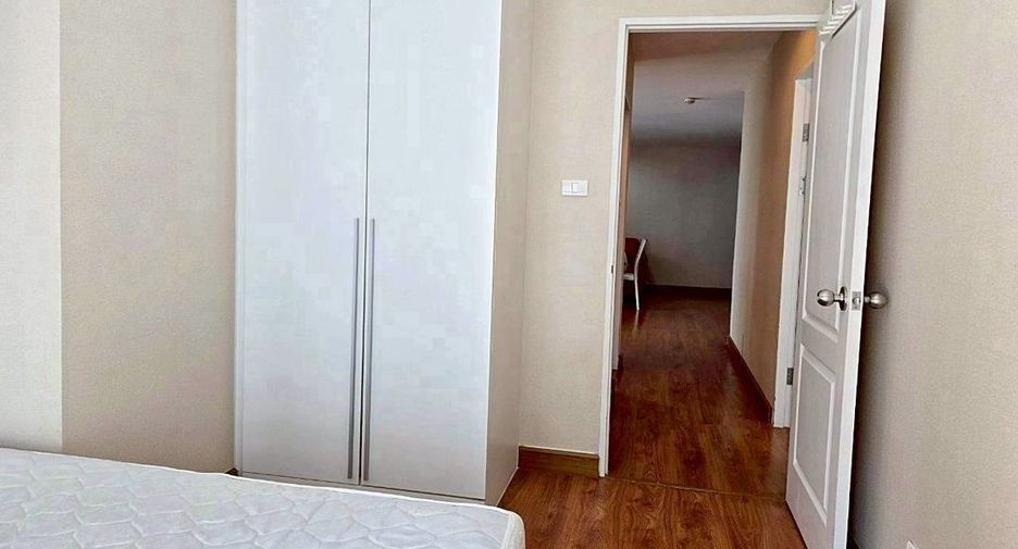 For rent 2 bedrooms condo in Huai Khwang, Bangkok