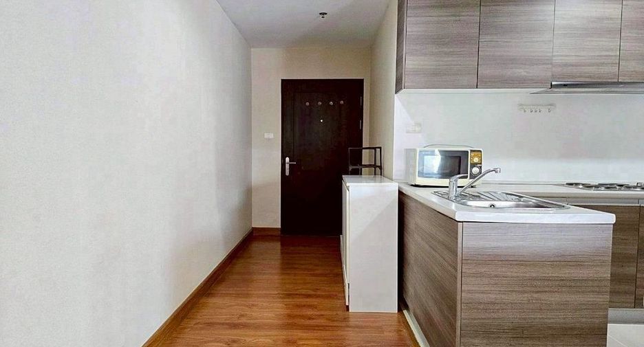 For rent 2 bedrooms condo in Huai Khwang, Bangkok