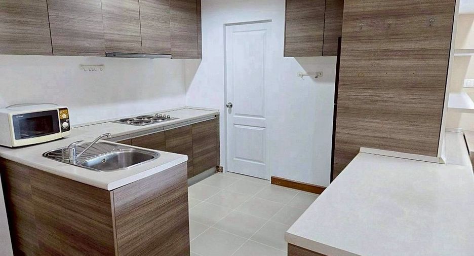 For rent 2 bedrooms condo in Huai Khwang, Bangkok