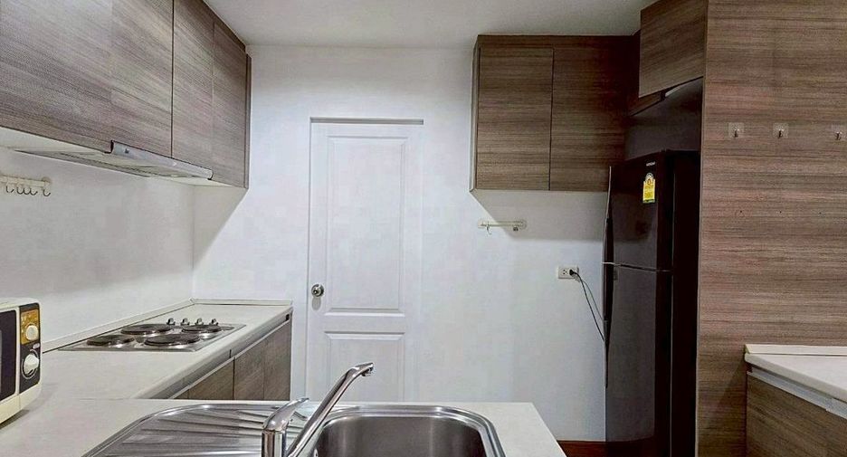 For rent 2 bedrooms condo in Huai Khwang, Bangkok