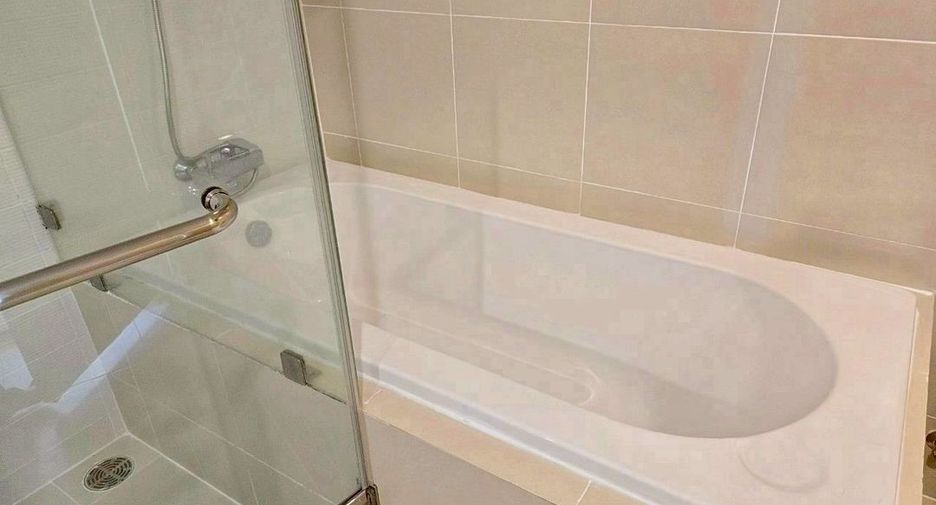 For rent 2 bedrooms condo in Huai Khwang, Bangkok