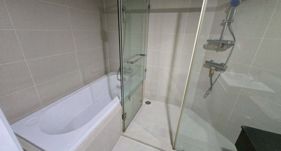 For rent 2 bedrooms condo in Huai Khwang, Bangkok