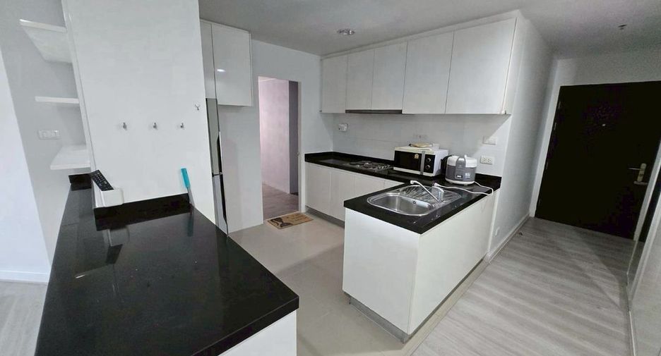 For rent 2 bedrooms condo in Huai Khwang, Bangkok