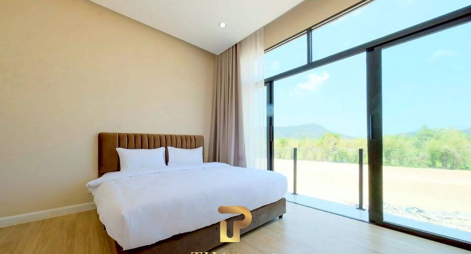 For sale 5 bedrooms villa in Sattahip, Chonburi