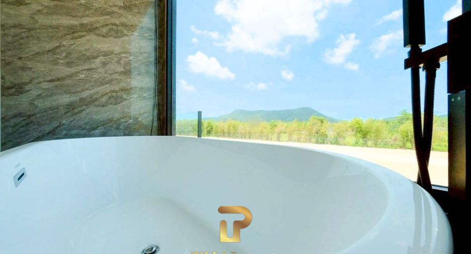 For sale 5 bedrooms villa in Sattahip, Chonburi