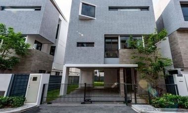 For rent 4 bedrooms house in Huai Khwang, Bangkok
