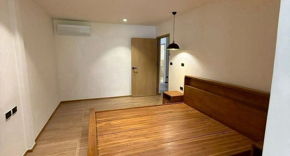 For rent 3 bedrooms townhouse in Khlong Toei, Bangkok