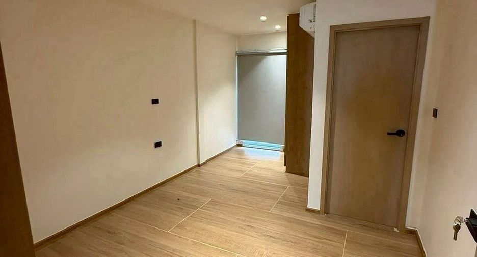 For rent 3 bedrooms townhouse in Khlong Toei, Bangkok