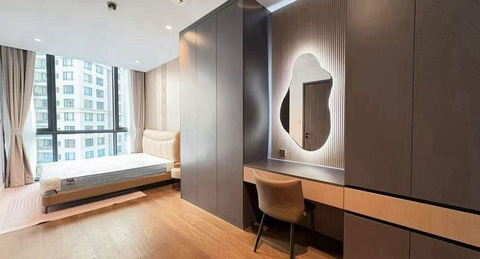 For rent 3 bedrooms condo in Sathon, Bangkok