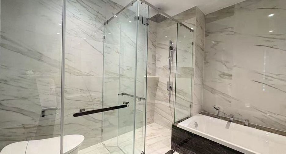 For rent 3 bedrooms condo in Sathon, Bangkok
