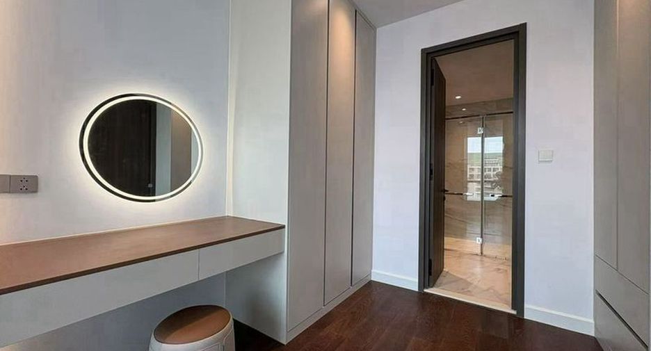 For rent 2 bedrooms condo in Sathon, Bangkok