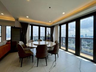ให้เช่า และ ขาย 3 ห้องนอน คอนโด ใน วัฒนา, กรุงเทพฯ
