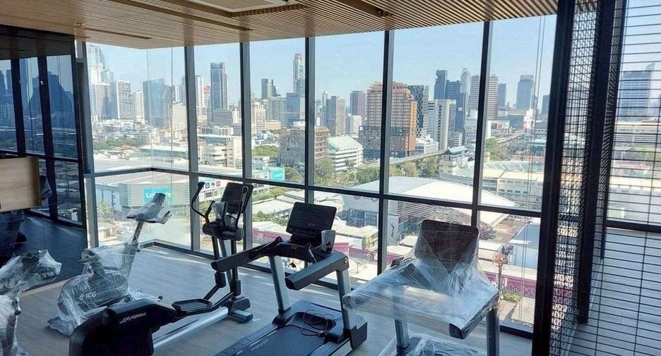 For rent 2 bedrooms condo in Pathum Wan, Bangkok