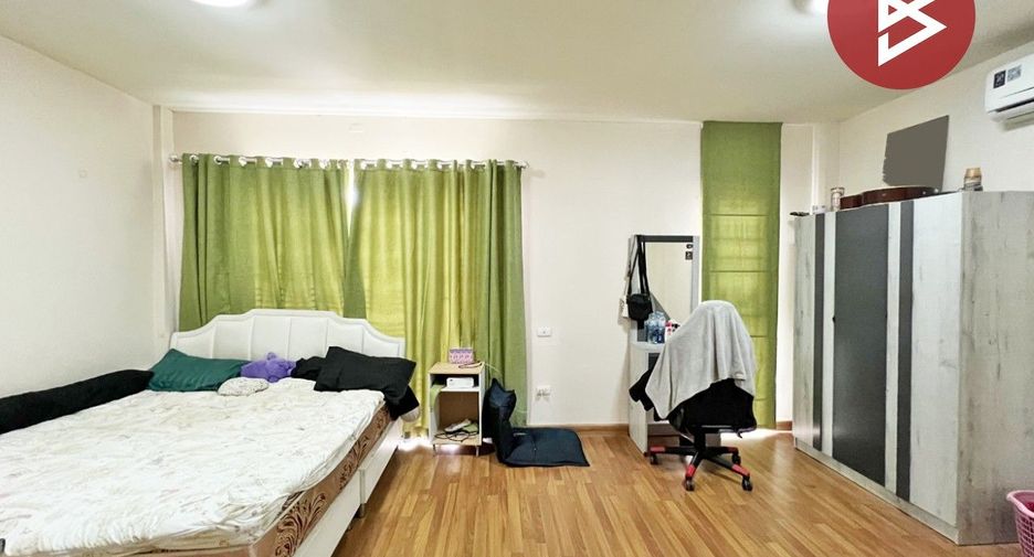 Casa adosada en venta de 3 habitaciones en Si Racha, Chonburi