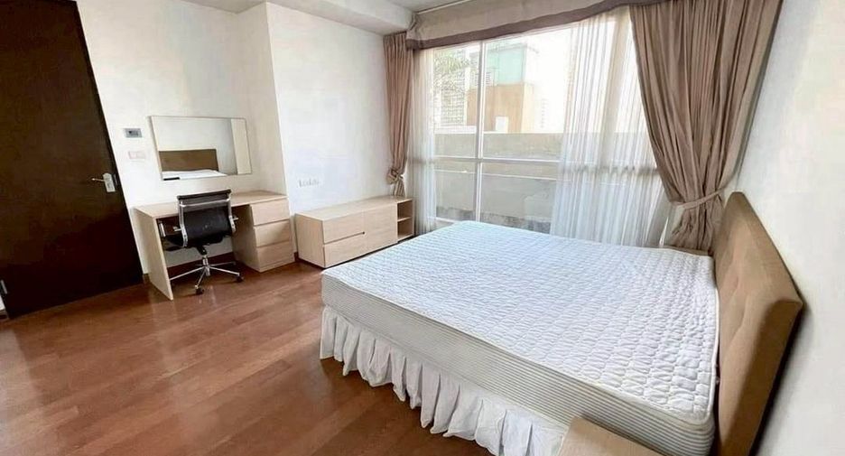 For rent 3 bedrooms condo in Pathum Wan, Bangkok