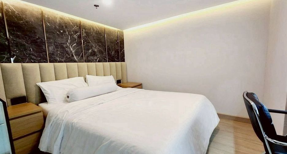 For rent 4 bedrooms condo in Watthana, Bangkok