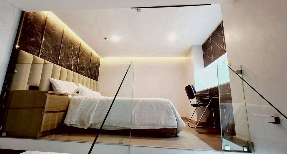 For rent 4 bedrooms condo in Watthana, Bangkok