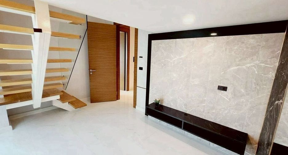 For rent 4 bedrooms condo in Watthana, Bangkok