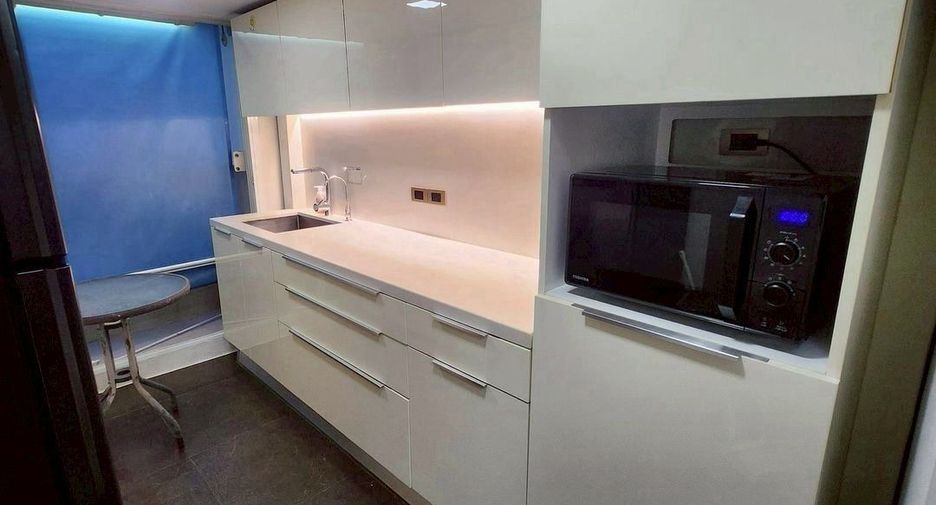 For rent 4 bedrooms condo in Watthana, Bangkok