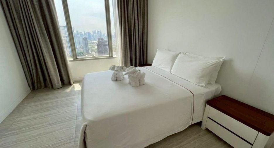 For rent 3 bedrooms condo in Pathum Wan, Bangkok