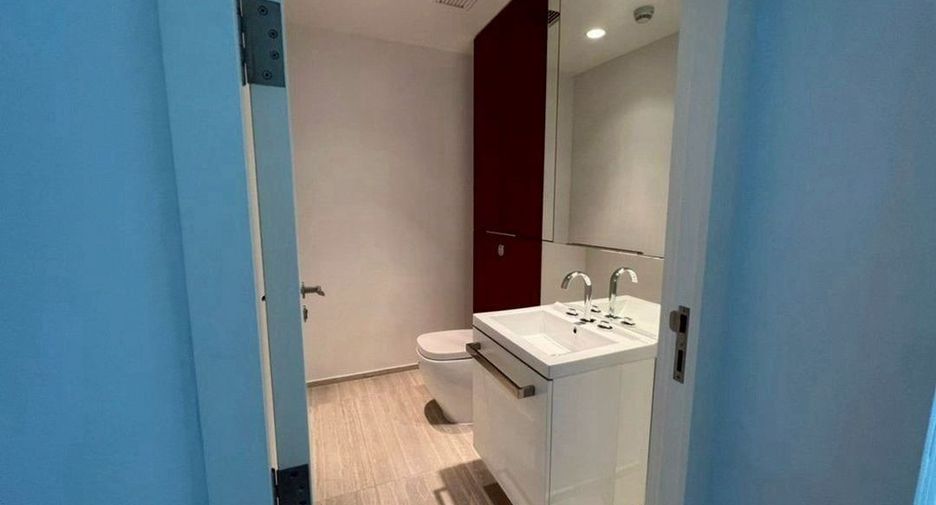 For rent 3 bedrooms condo in Pathum Wan, Bangkok