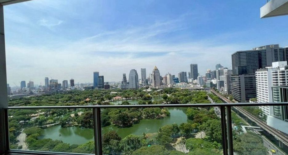 For rent 3 bedrooms condo in Pathum Wan, Bangkok