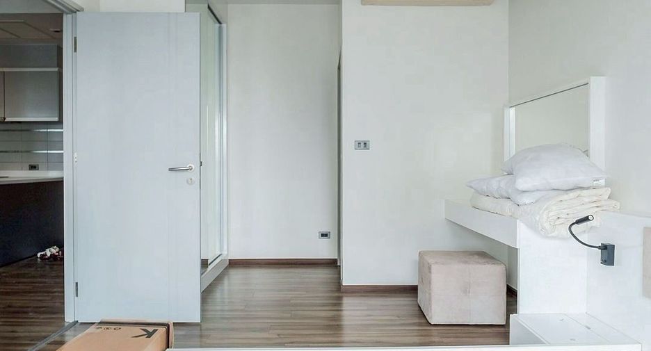 For rent 2 bedrooms condo in Khlong Toei, Bangkok