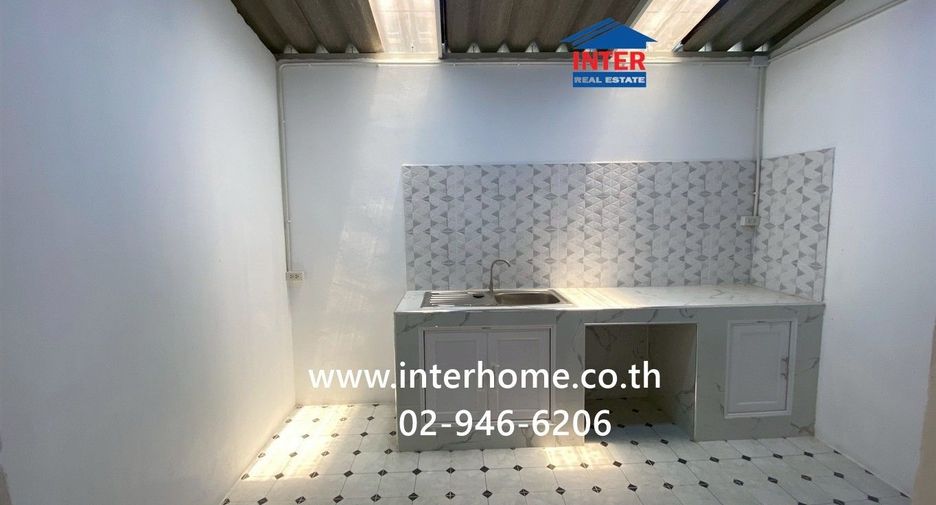 Продажа 4 спальни таунхаус в Krathum Baen, Самутсакхон