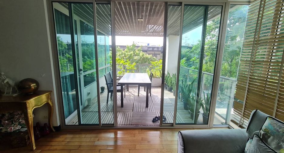 For sale 3 bedrooms condo in Yan Nawa, Bangkok