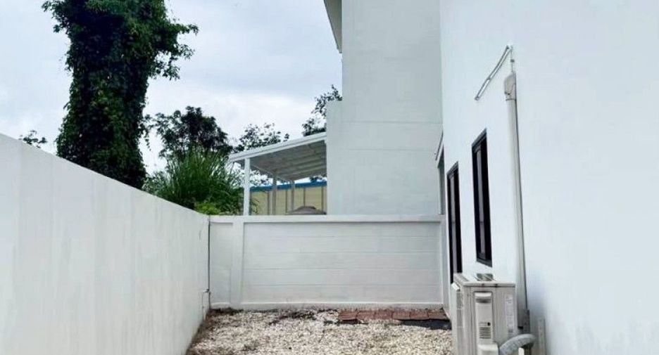 For sale 3 bedrooms townhouse in Mueang Chanthaburi, Chanthaburi