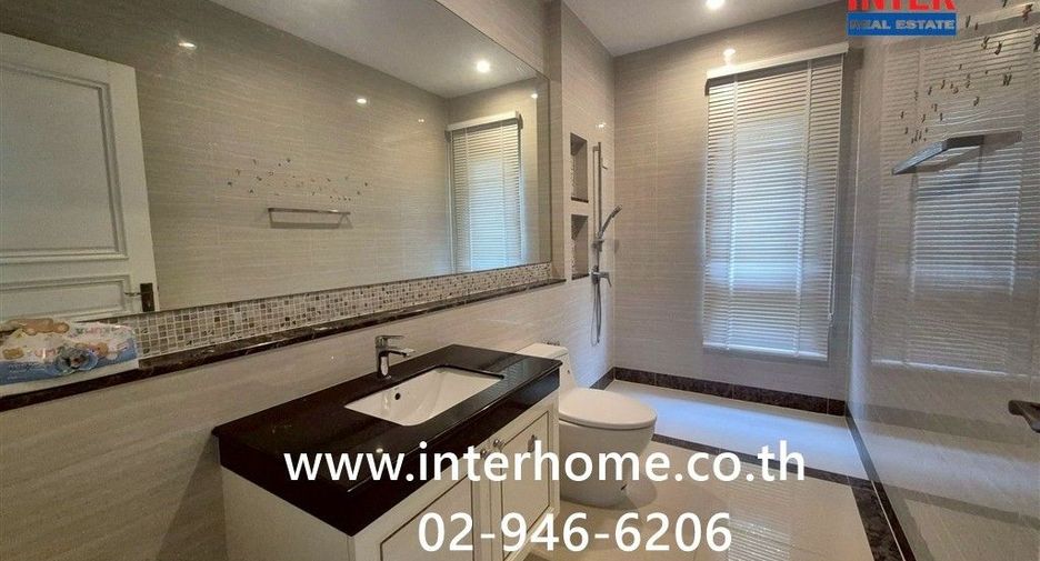 For sale 4 bedrooms house in Thawi Watthana, Bangkok
