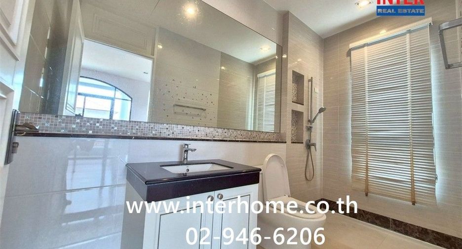 For sale 4 bedrooms house in Thawi Watthana, Bangkok