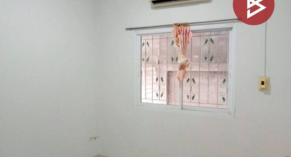 For sale 4 bedrooms house in Si Rattana, Sisaket