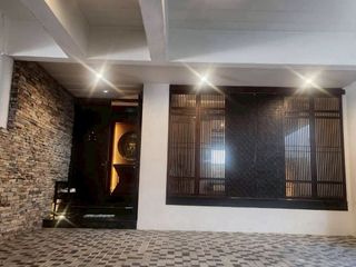 For rent 5 bedrooms townhouse in Yan Nawa, Bangkok